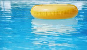 Criança de dois anos morre afogada em piscina no São Jorge