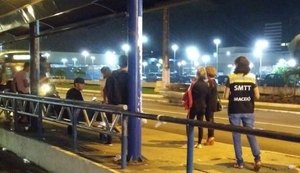 Fiscalização da SMTT tenta coibir queima de parada de ônibus