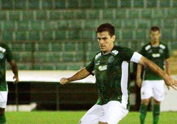 Em jogo de extremos, Guarani vence, vira líder e afunda Náutico na lanterna