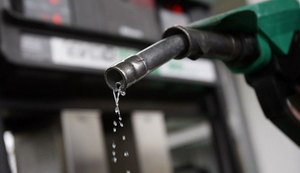 Gasolina aumenta nesta terça (5) nas refinarias; diesel sobe 0,1%