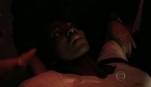 Novela 'Verdades Secretas': Lyris é assassinada pelo noivo a facadas