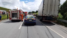 Colisão traseira entre caminhões em Jequiá da Praia deixa um homem ferido