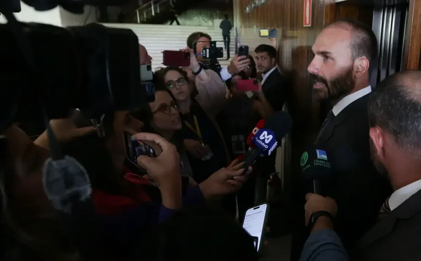 Por unanimidade, STF torna Eduardo Bolsonaro réu por atuação nos EUA