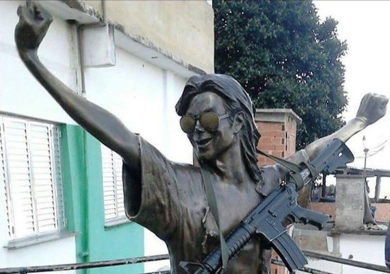 Polícia identifica suspeitos de colocarem fuzil na estátua de Michael Jackson