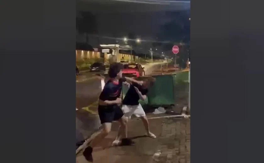 Adolescente é intubado após briga por chiclete