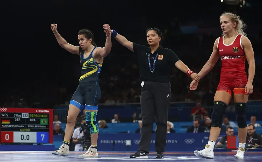 Giullia Penalber avança e luta pelo bronze no wrestling nesta sexta