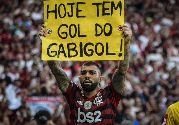 Flamengo domina Palmeiras, faz 3x0 e reassume liderança do Brasileirão
