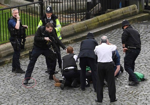 Tiroteio fora do Parlamento britânico deixa quatro mortos e 20 feridos