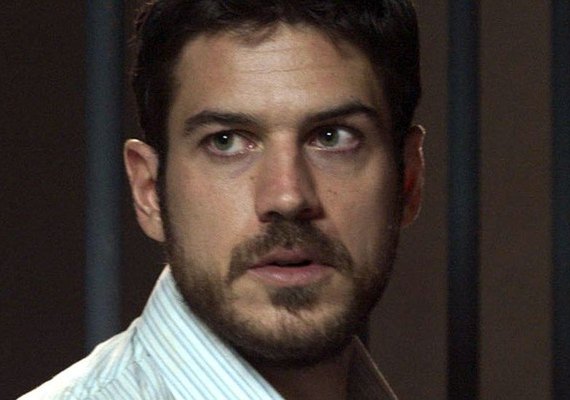 “A Força do Querer”: Trocado por Caio e Ruy, Zeca arruma uma nova namorada