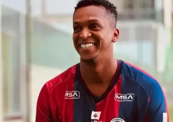 Jô, ídolo do Corinthians, é preso em aeroporto por dívida de pensão