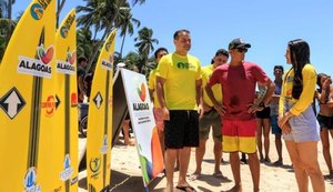 Renan Filho entrega equipamentos para a prática do surf em Garça Torta