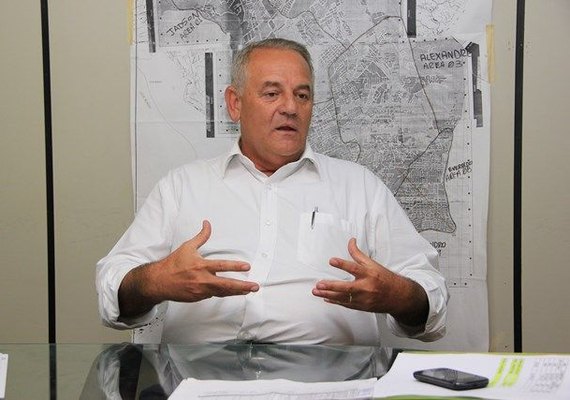 Givaldo Carimbão solicita ao governador mudança em secretaria de Estado