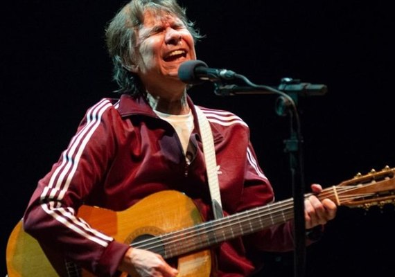 Cantor Lô Borges passa por traqueostomia e segue internado sem previsão de alta