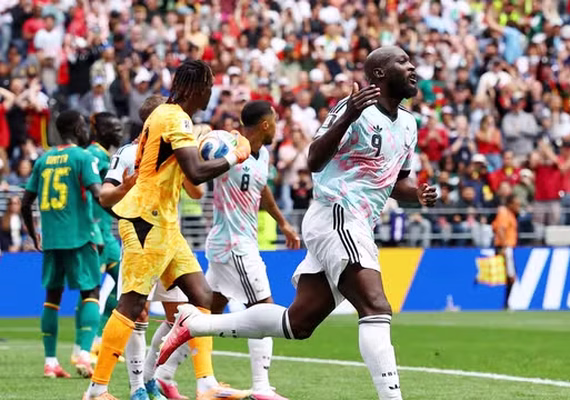 Bélgica vira nos acréscimos da prorrogação, elimina Senegal e vai às oitavas