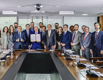 Lula sanciona Lei Antifacção e defende prisão de magnatas do crime