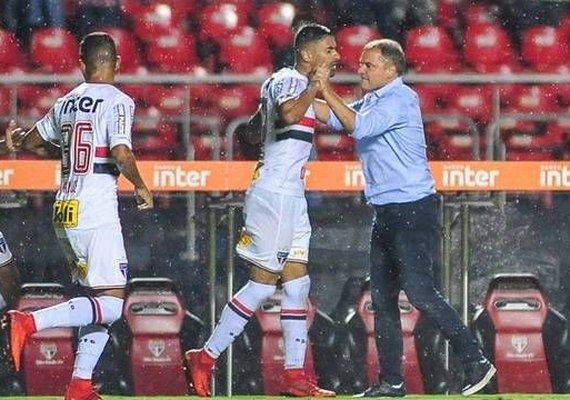 São Paulo bate São Caetano por 2 a 0 e vai às semifinais