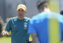 Ancelotti dá pista de Martinelli para vaga de Paquetá contra Noruega