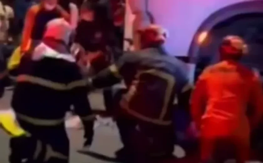 Ciclista é resgatada após ficar presa sob caminhão em Maceió