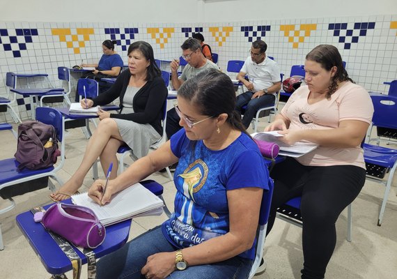 Rede estadual oferta 28 mil vagas para a Educação de Jovens e Adultos