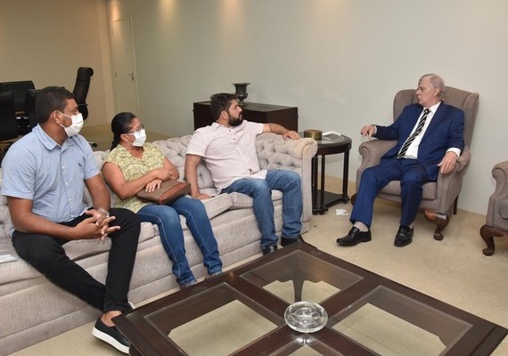 Representantes de cooperativas do Programa do Leite se reúnem com Klever Loureiro