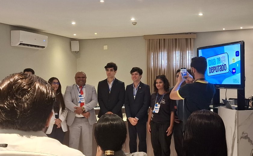 Alunos da Faculdade Seune vivenciaram rotina parlamentar por meio do programa Dia do Deputado