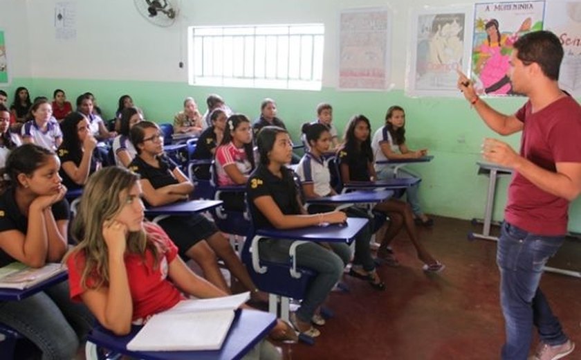 Governo de Alagoas garante a professores piso salarial instituído pelo MEC
