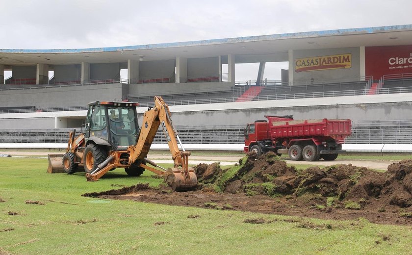 Selaj inicia obras para instalação de nova drenagem, irrigação e gramado do Estádio Rei Pelé