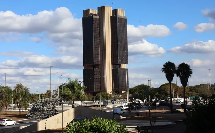 Inflação de 2025 ficará abaixo do teto da meta, em 4,46%