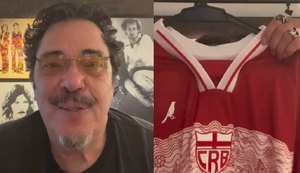 Casagrande se torna sócio-torcedor do CRB  e recebe camisa personalizada do clube