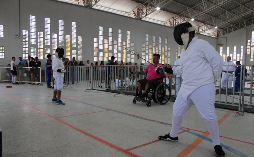 Com esgrima e luta olímpica, festival reúne centenas de estudantes no complexo esportivo do Pilar