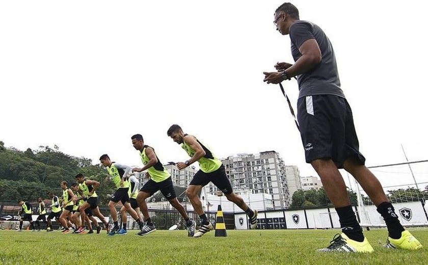 Sem jogos até 12 de março, time do Botafogo faz mini pré-temporada