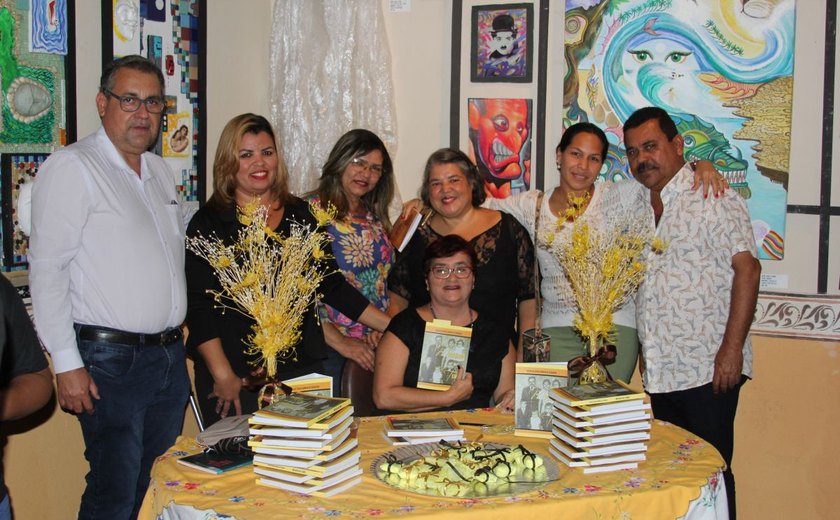 Jornalista Olívia de Cássia lança livro de memórias Mosaicos do Tempo