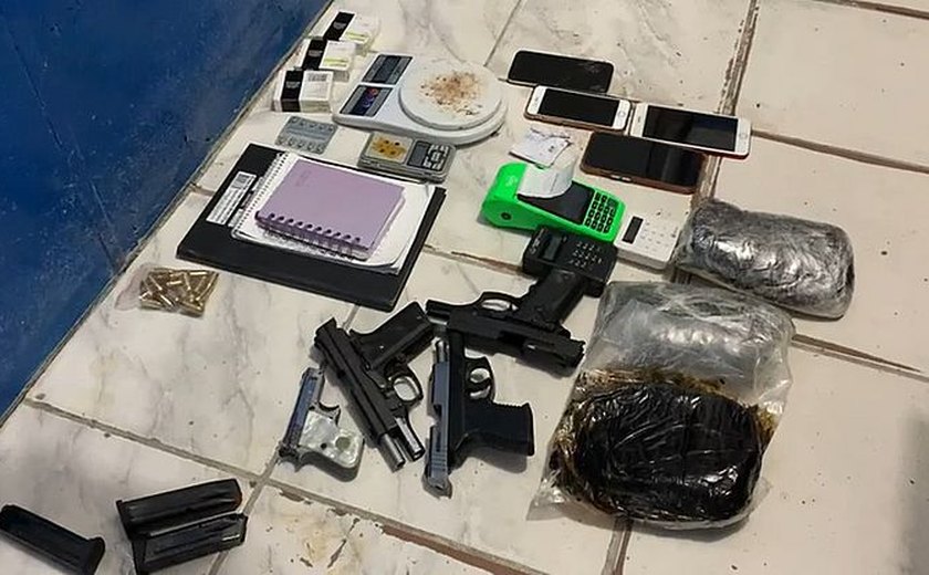 Casal é detido com cerca de 3 kg de droga e quatro armas de fogo em Guaxuma