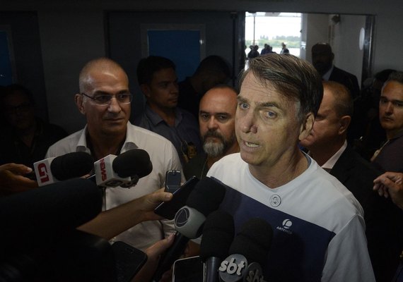 Jair Bolsonaro volta a dizer que médicos cubanos são escravos da ditadura