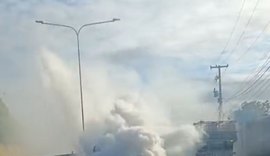 Veículo começa  soltar fumaça e assusta motoristas e pedestres na AL-110