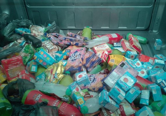 Vigilância Sanitária apreende 300 kg de alimentos estragados na Levada