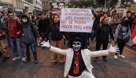 Presidente interino do Peru vai declarar estado de emergência sob a justificativa da violência do crime organizado