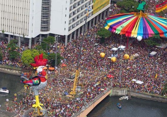 Galo da Madrugada: camarote Balança Rolha é o 'point' dos alagoanos no desfile do bloco