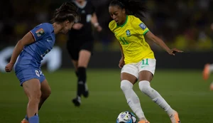 Brasil perde para a França e disputa vaga nas oitavas com a Jamaica