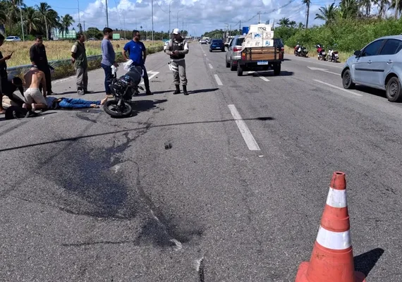 Motociclista morre após bater em caminhão em Marechal Deodoro