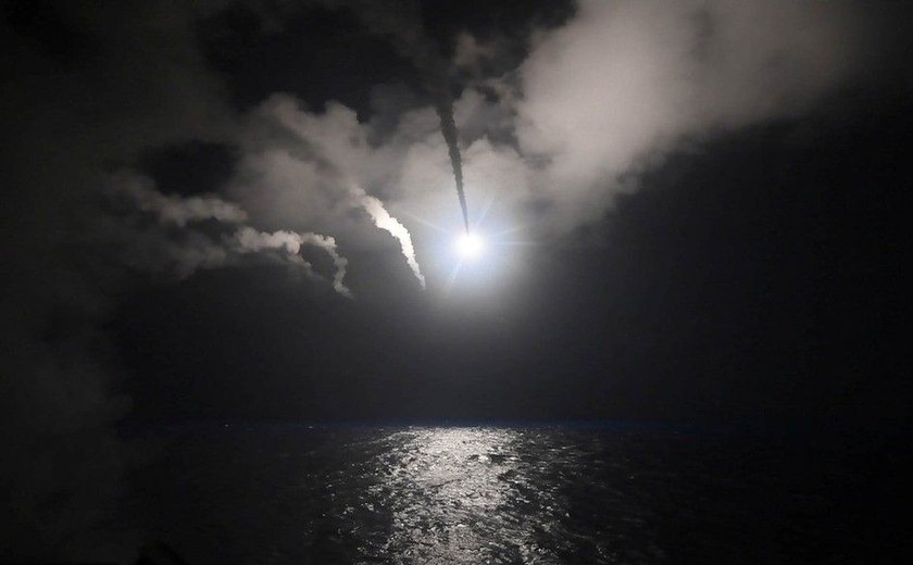 Ataque à base destruiu 20% dos aviões de Assad, dizem EUA