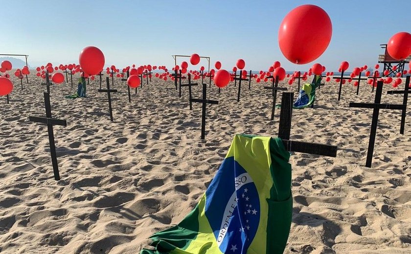 ONG faz manifestação em memória aos quase 100 mil brasileiros mortos pela Covid-19