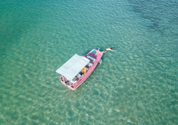 Jangada fashion faz sucesso para os passeios às piscinas naturais de São Miguel dos Milagres