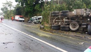 Colisão entre caçamba e van que ia de Maceió para Ibateguara deixa seis mortos