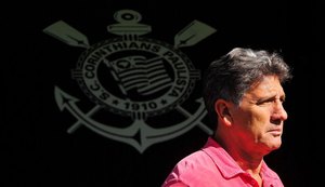 Corinthians faz proposta e aguarda resposta do técnico Renato Gaúcho