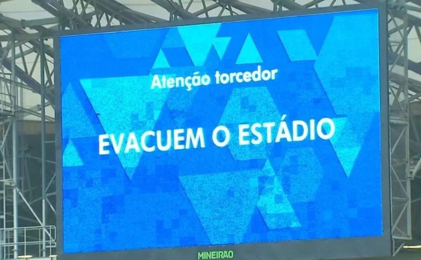 Após rebaixamento inédito, torcedores do Cruzeiro depredam Estádio do Mineirão