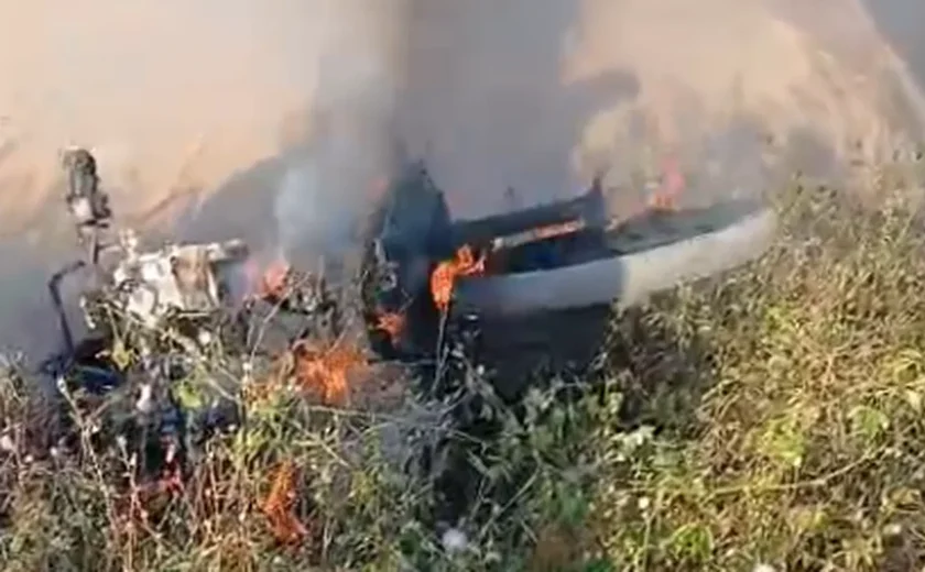 Cinquentinha pega fogo próximo ao Lago da Perucaba, em Arapiraca