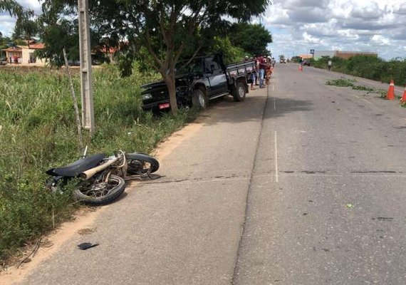 Jovem de 19 anos em motocicleta morre após colisão frontal contra D20 em Craíbas