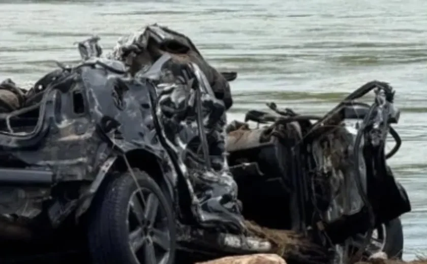 Corpo de mulher é encontrado após carro ser levado por correnteza em Piranhas