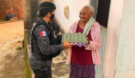 Pelopes da 2ª CPM/I distribui cestas básicas em Novo Lino